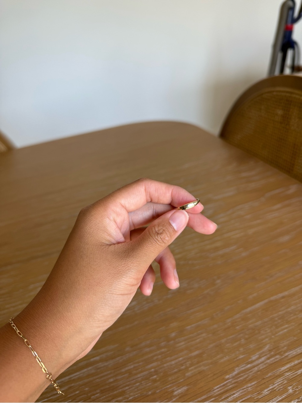 Mejuri Slim Signet 14K Gold Ring - Picture 4 of 9